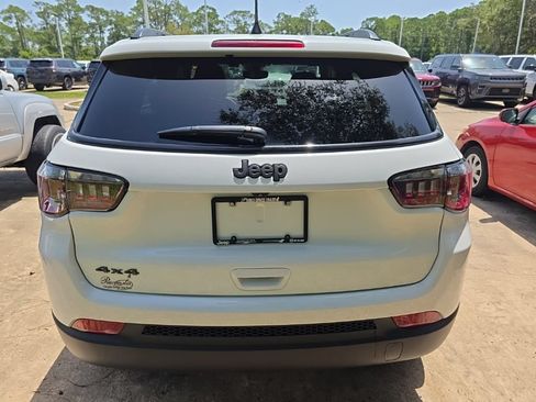 Certified 2026 Jeep Compass Latitude AWD/4WD image 9