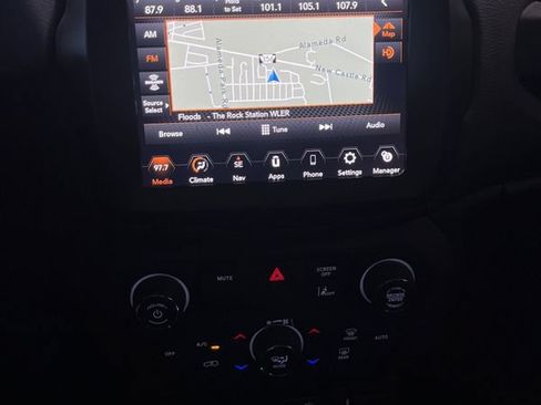 Used 2023 Jeep Renegade Altitude w/ Sun/Sound Group AWD/4WD image 36