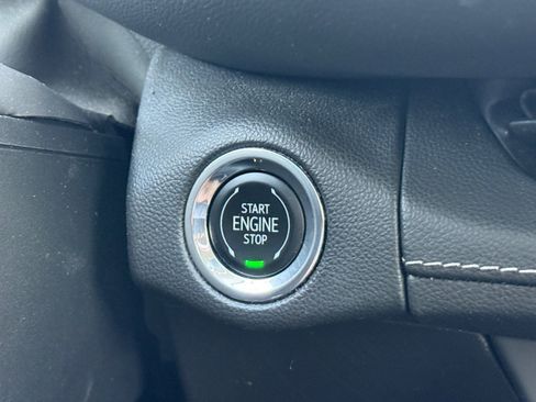 Used 2022 Buick Envision Essence w/ Technology Package II image 31