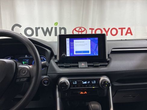 Used 2025 Toyota RAV4 XLE AWD/4WD image 31
