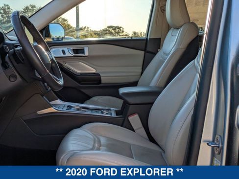 Used 2020 Ford Explorer Platinum w/ Premium Technology Package image 22