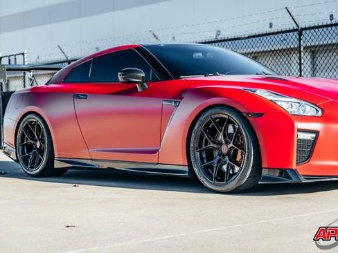Used 2020 Nissan GT-R Premium w/ Premium Interior Package image 69