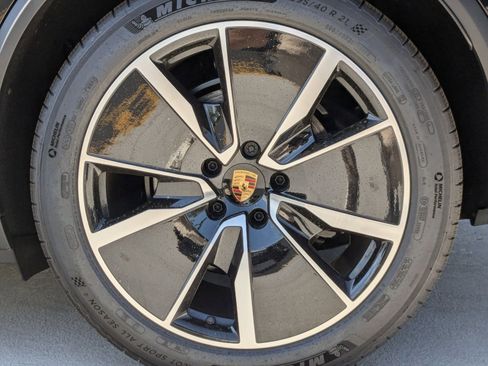 New 2024 Porsche Macan 4 Electric image 28