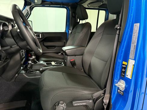 Used 2022 Jeep Gladiator Willys image 12
