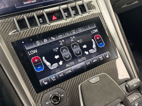 Used 2024 Lamborghini Urus Performante AWD/4WD image 12