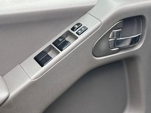 Used 2016 Nissan Frontier SV image 13
