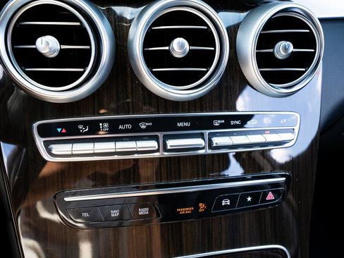 Used 2021 Mercedes-Benz GLC 300 4MATIC w/ Premium Package image 39