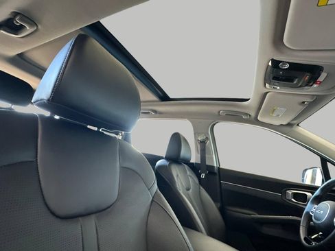 Certified 2025 Kia Sorento S w/ Panoramic Sunroof Package FWD image 19