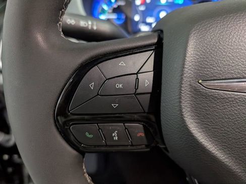 Used 2023 Chrysler Pacifica Touring-L w/ Uconnect Theater Family Group FWD image 19