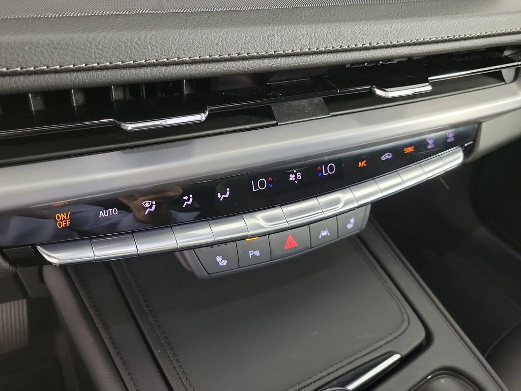 Certified 2024 Cadillac XT4 Luxury w/ Cold Weather Package FWD image 31
