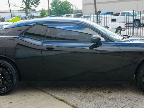 Used 2017 Dodge Challenger SXT Plus image 8
