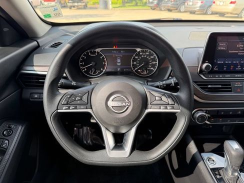 Used 2024 Nissan Altima 2.5 SV FWD image 18