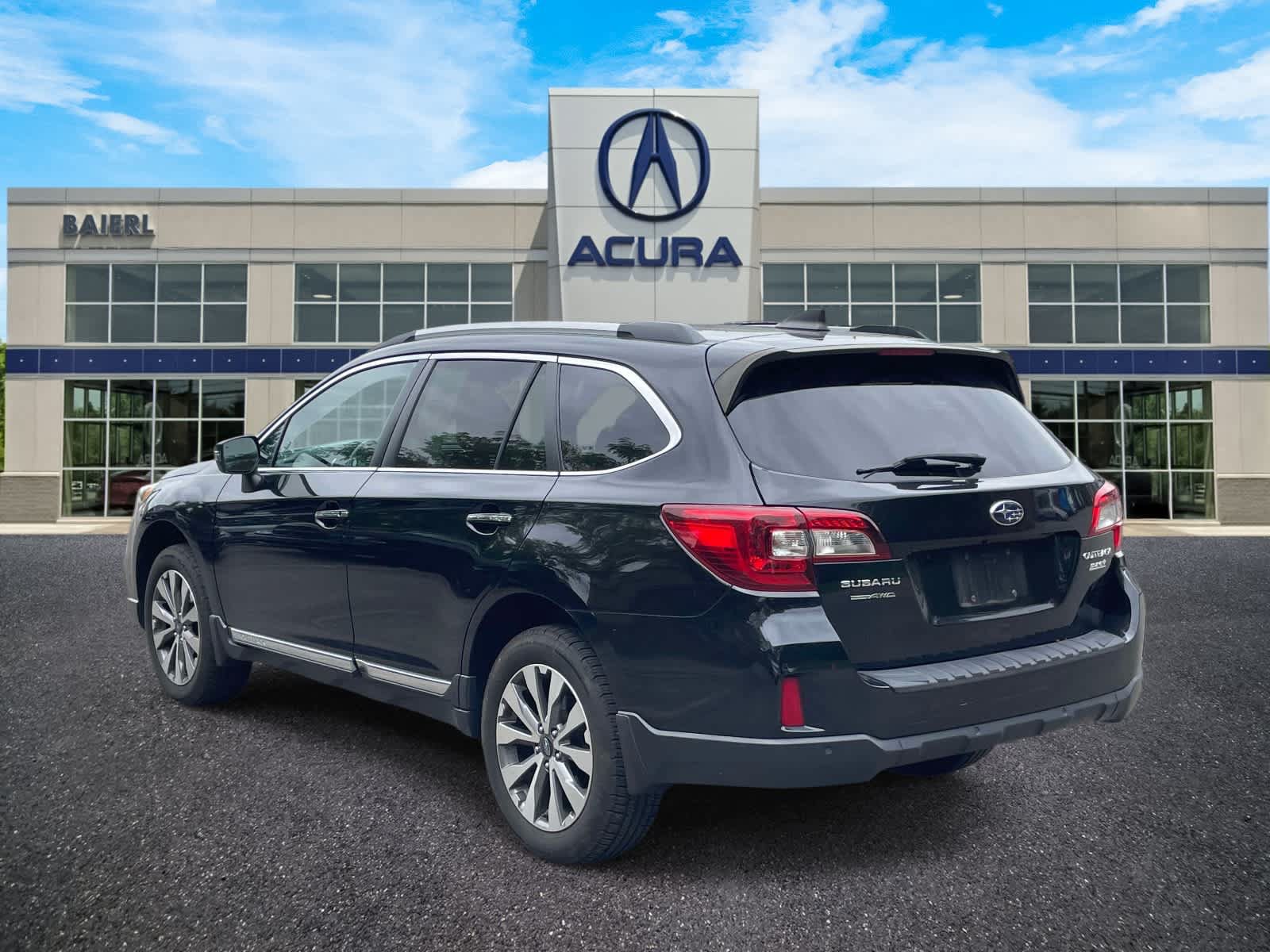 Used 2017 Subaru Outback 2.5i Touring w/ Popular Package #5A AWD/4WD image 3