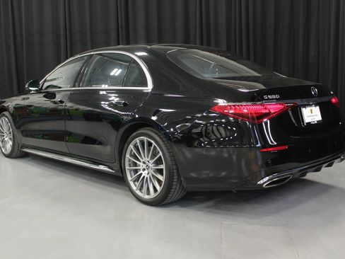 Used 2022 Mercedes-Benz S 580 4MATIC Sedan image 3