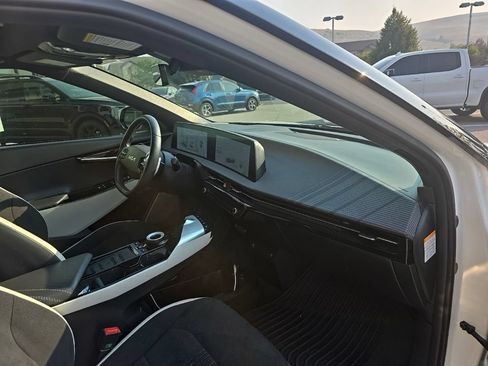 Certified 2024 Kia EV6 GT-Line AWD/4WD image 8