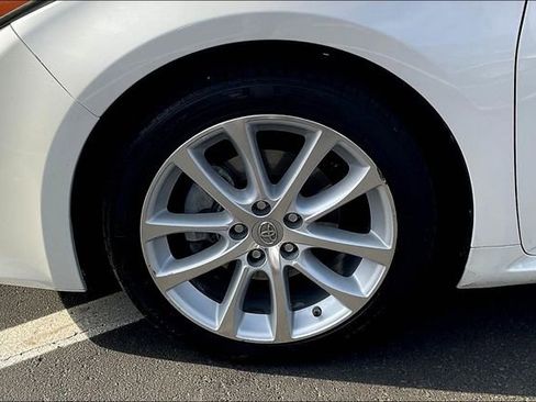 Used 2013 Toyota Avalon Limited image 9