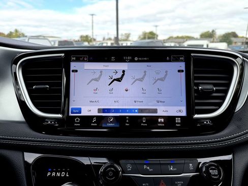 New 2026 Chrysler Pacifica Limited w/ S Appearance Package image 21