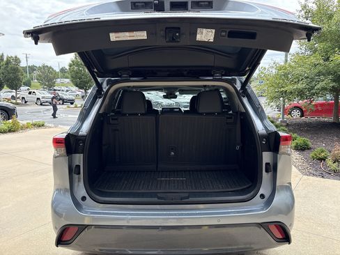 Used 2022 Toyota Highlander Limited AWD/4WD image 32