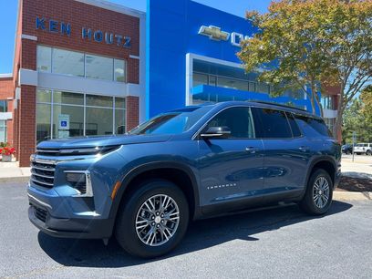 Used 2025 Chevrolet Traverse LT