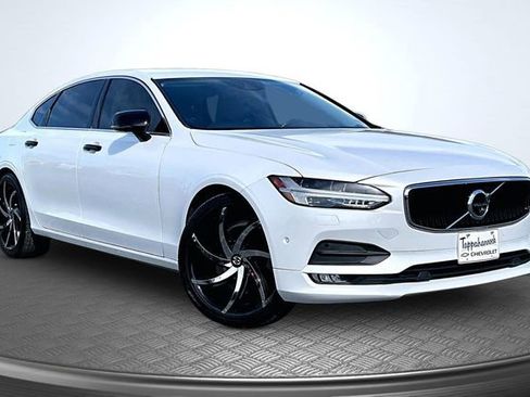 Used 2018 Volvo S90 T6 Momentum w/ Convenience Package image 3