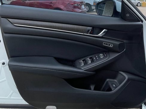 Used 2018 Honda Accord Touring image 31