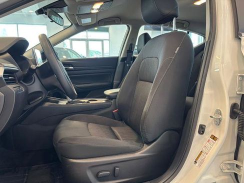 Certified 2025 Nissan Altima 2.5 SV FWD image 12