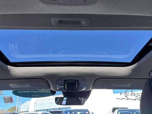 Used 2021 Hyundai Elantra Limited image 11