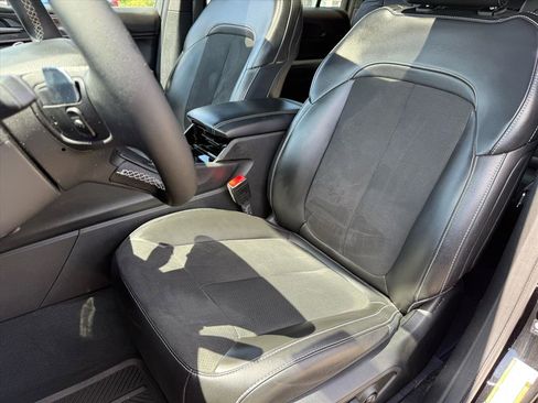 Used 2023 Jeep Grand Cherokee L Laredo AWD/4WD image 17
