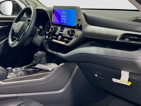 New 2026 Toyota Highlander Limited AWD/4WD image 31