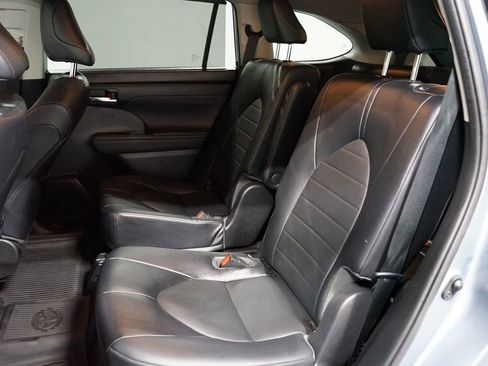 Used 2022 Toyota Highlander XLE image 28