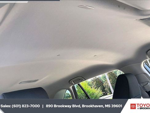 Used 2025 Toyota RAV4 XLE AWD/4WD image 16
