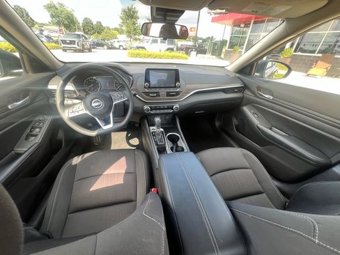 Used 2024 Nissan Altima 2.5 SV image 10