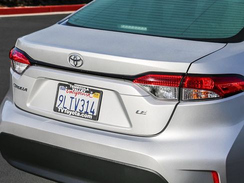 Certified 2024 Toyota Corolla LE FWD image 9