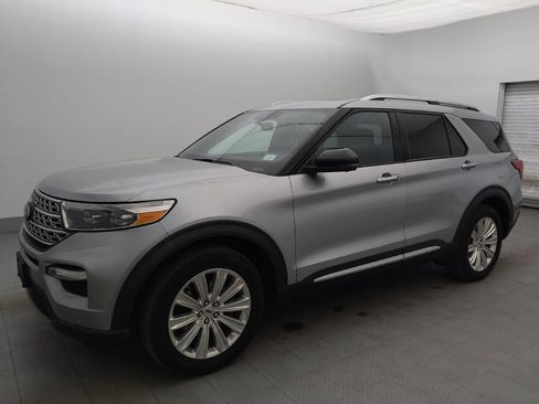 Used 2020 Ford Explorer Limited w/ Class III Trailer Tow Package AWD/4WD image 2