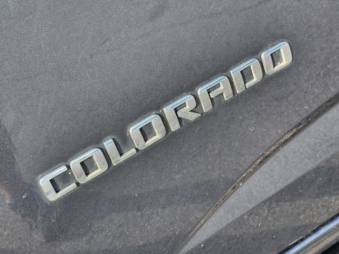 Used 2017 Chevrolet Colorado Z71 AWD/4WD image 12