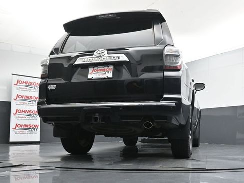 Used 2018 Toyota 4Runner Limited AWD/4WD image 38