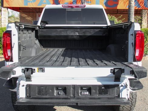 Used 2023 GMC Sierra 2500 AT4 w/ AT4 Preferred Package image 9