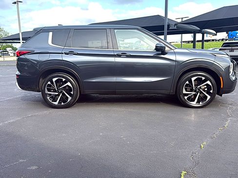 Used 2024 Mitsubishi Outlander SE image 4