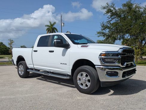 Used 2026 RAM 2500 Big Horn AWD/4WD image 2