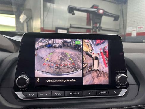 Used 2021 Nissan Rogue SV w/ Premium Package image 18