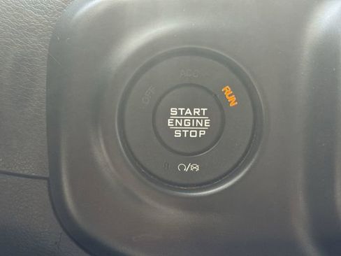 Used 2022 Jeep Wrangler Unlimited Sahara AWD/4WD image 17
