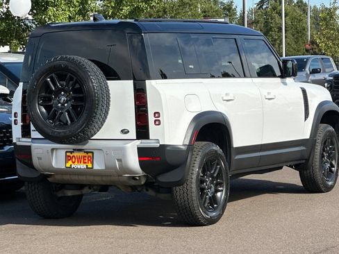 Used 2022 Land Rover Defender 110 S AWD/4WD image 4
