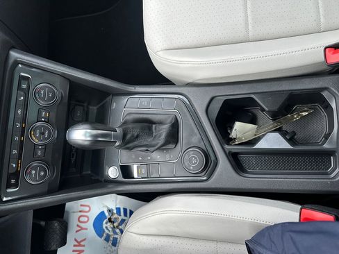 Used 2019 Volkswagen Tiguan SE w/ Panoramic Sunroof Package image 12