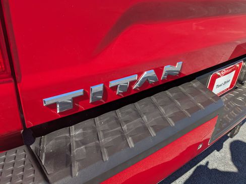 Used 2021 Nissan Titan SV w/ SV Convenience Package image 28