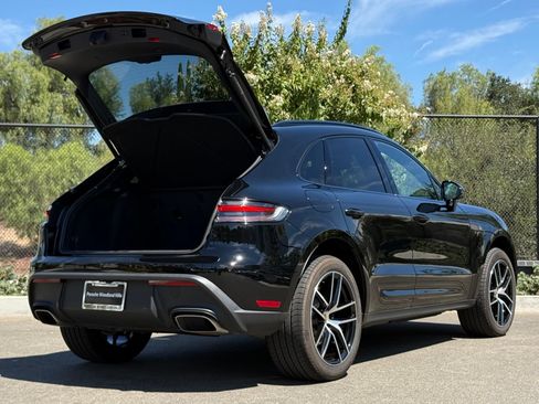 Used 2026 Porsche Macan AWD/4WD image 31