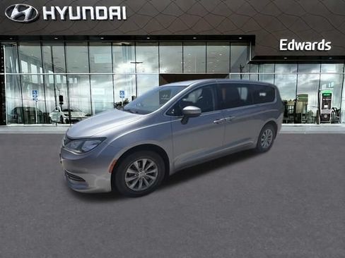 Used 2017 Chrysler Pacifica Touring w/ Tire & Wheel Group FWD image 1
