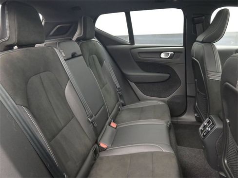 Used 2021 Volvo XC40 P8 Recharge w/ Advanced Package image 31