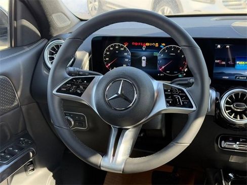 New 2025 Mercedes-Benz GLB 250 4MATIC image 9