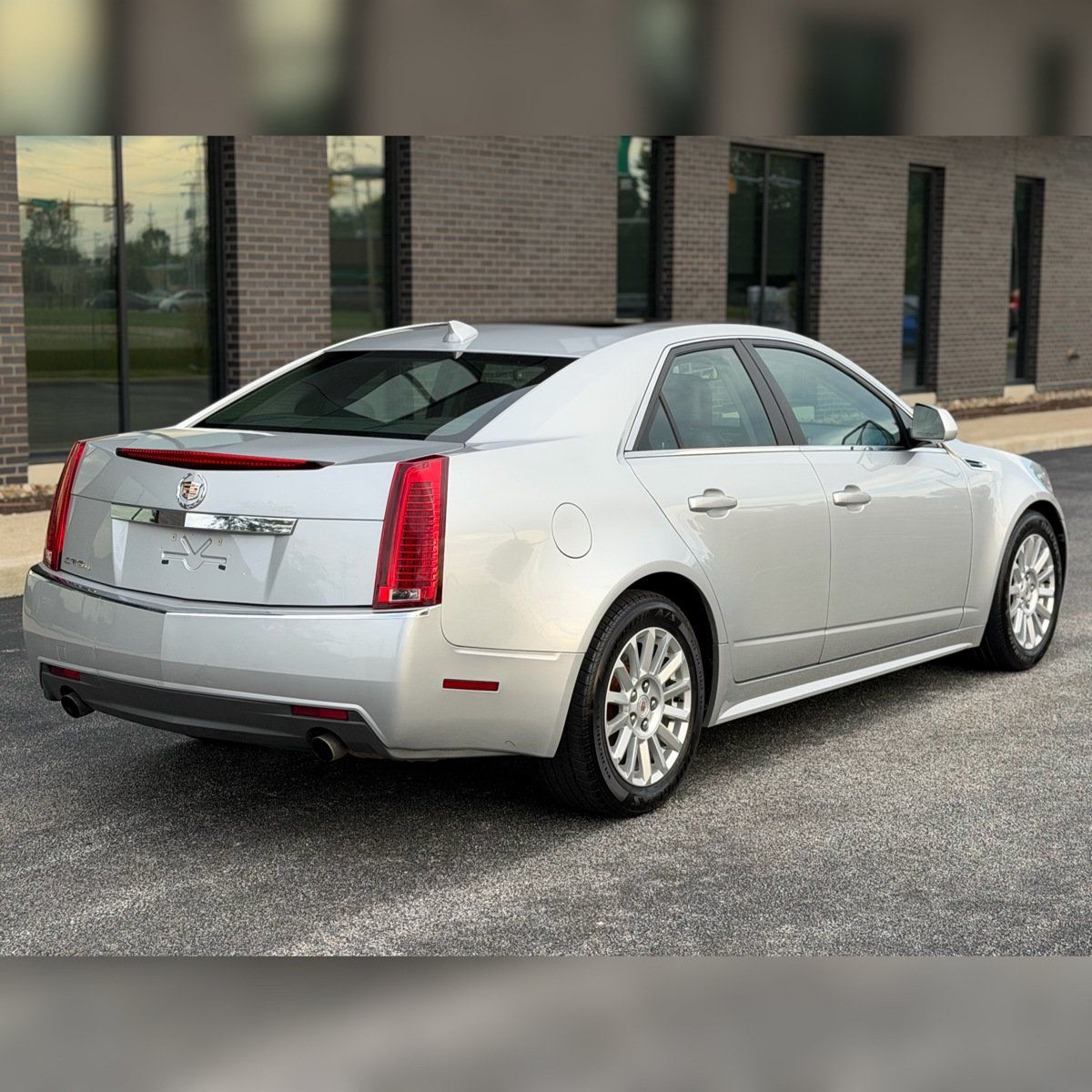 Used 2010 Cadillac CTS Luxury AWD/4WD image 2