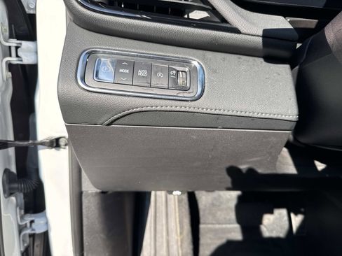 Used 2025 Buick Enclave Preferred image 33